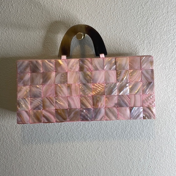 Shiraleah shell mini wrist purse - Picture 2 of 7